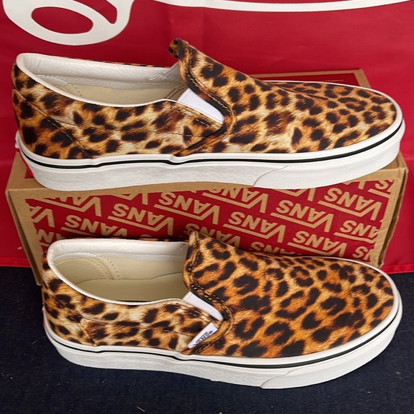 Vans Classic Slip-On
(Leopard) Black/Truewhite
VNOA5A08316
WMNS sneakers - Picture 3 of 16